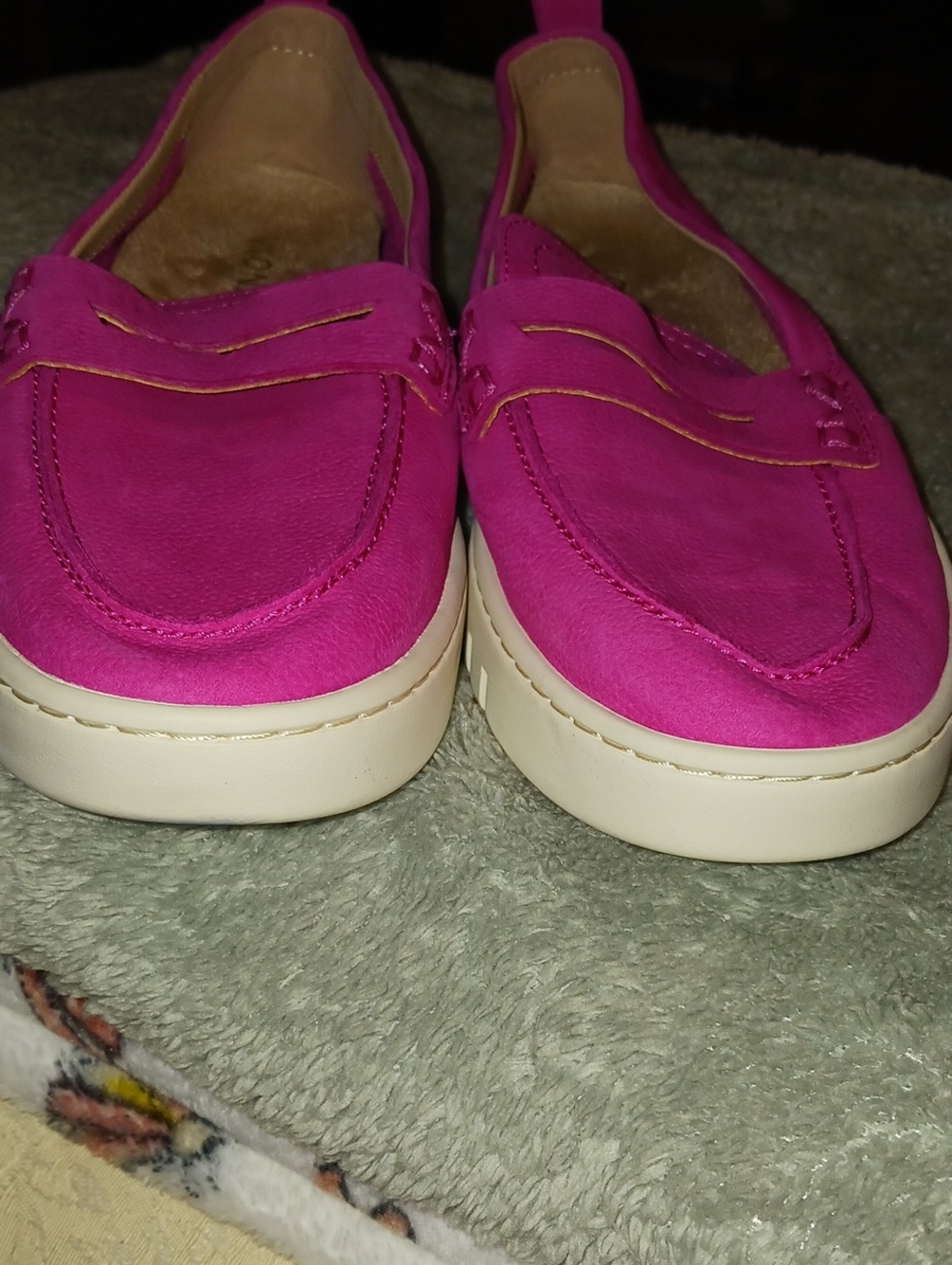 Women's Vionic Slip On Leather Shoes - Picture 2 of 8